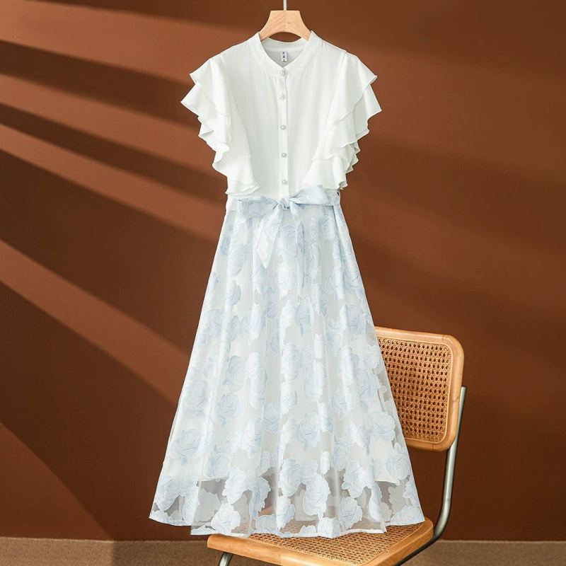 Платье с короткими рукавами 2025 года с сине-белыми цветами, элегантное сращивание, модная женская талия, утягивающая и элегантная летняя юбка средней длины.