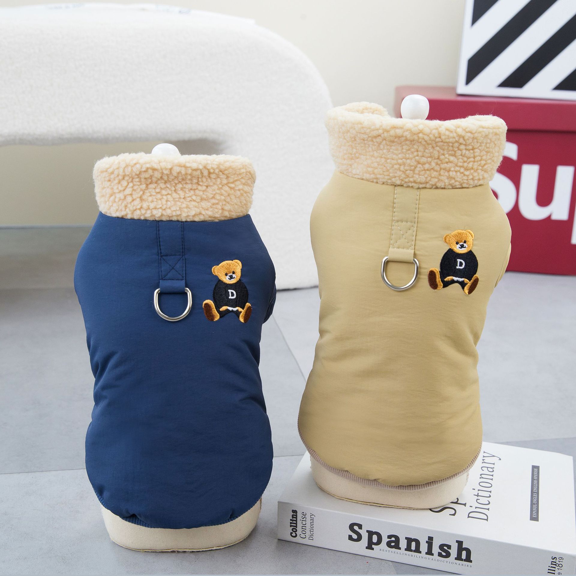 Ropa para mascotas ropa para perros Otoño e Invierno Nueva Teddy CAT ropa para mascotas engrosada ropa de invierno 23DD oso ropa de algodón acolchado