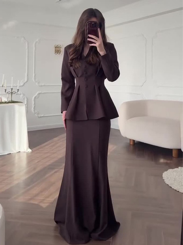 2025 Spring European and American Style New Retro Soft and Elegant Solid-Color Long-Sleeved Top and Long Skirt Elegant, Classy, and Comfortable Women's Suit