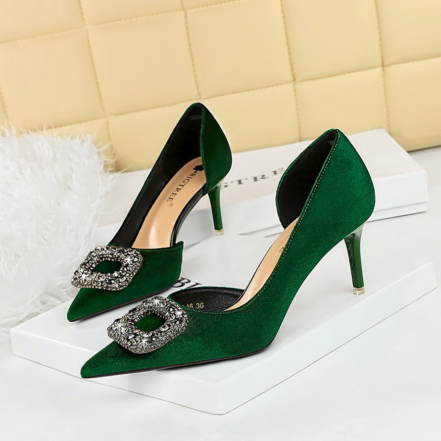 1363-AK83 Korean Style Banquet High Heels Xishi Velvet Shallow Mouth Pointed Toe Side Hollow Metal Rhinestone Buckle_vogvips.com
