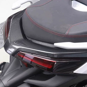 Yamaha X-MAX 250 300 XMAX 23-24 motosiklet arxa işıq üst qapaq deflektoru