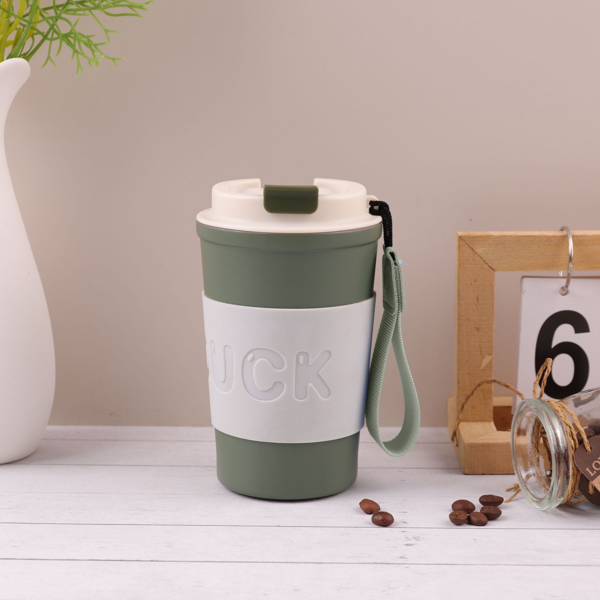 Sudeste asiático popular taza de café de dibujos animados de alta apariencia portátil ventosa coche 304 Acero inoxidable portátil taza de agua