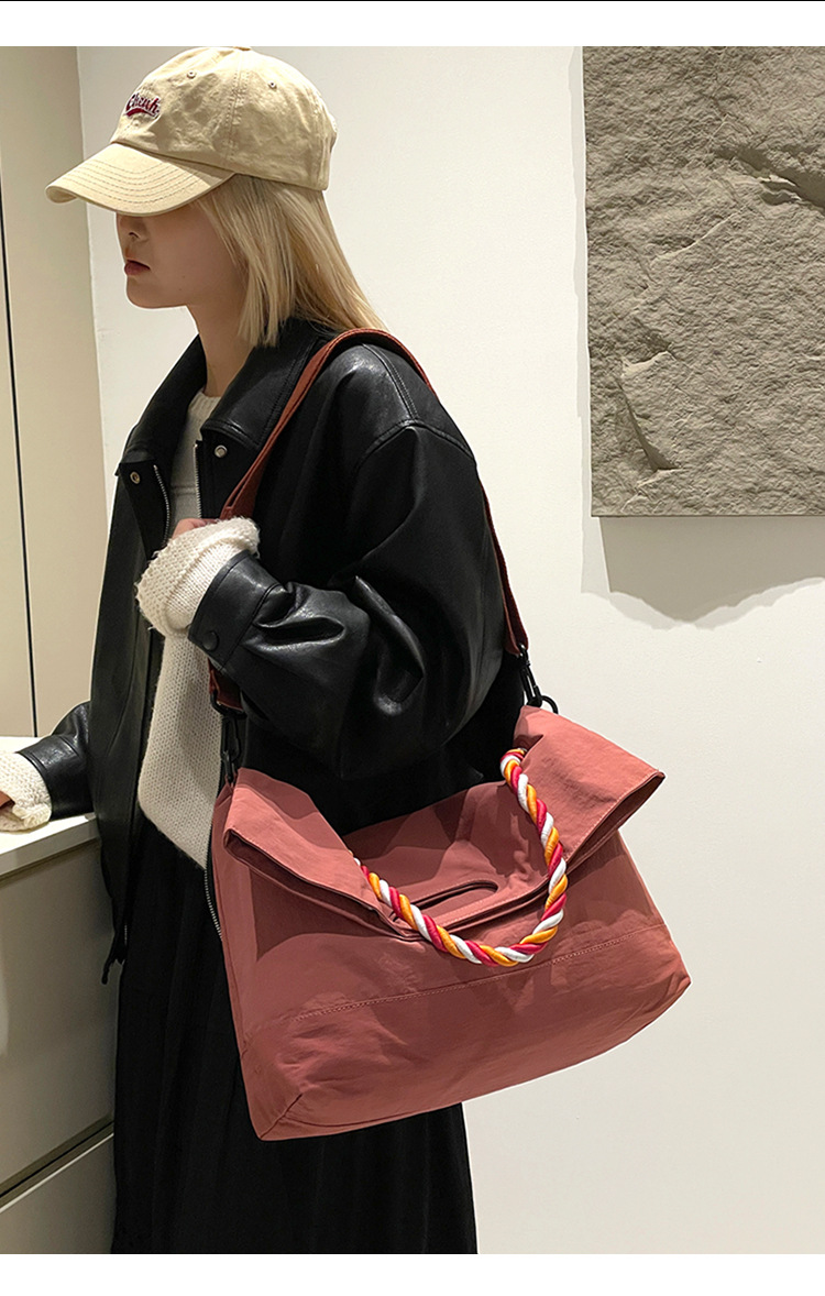 Colorful Fox's new niche women's thick-rope nylon fabric large-capacity commuter messenger single-shoulder bag details Picture