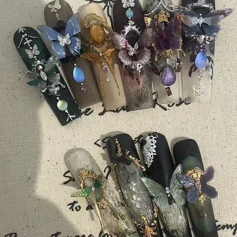 新しい豚の同じスタイルのネイルアートモールド超薄型蝶高透明 diy ネイルアートモールド突出蝶型シリコーンモールド|undefined