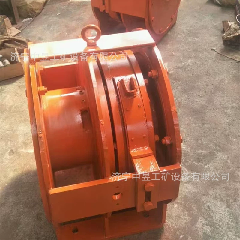 Аксессуары для ковша-гребца P-60B: передняя канавка, средняя канавка, задняя канавка, канавка для троса, колесо для крепления, хвостовое колесо.