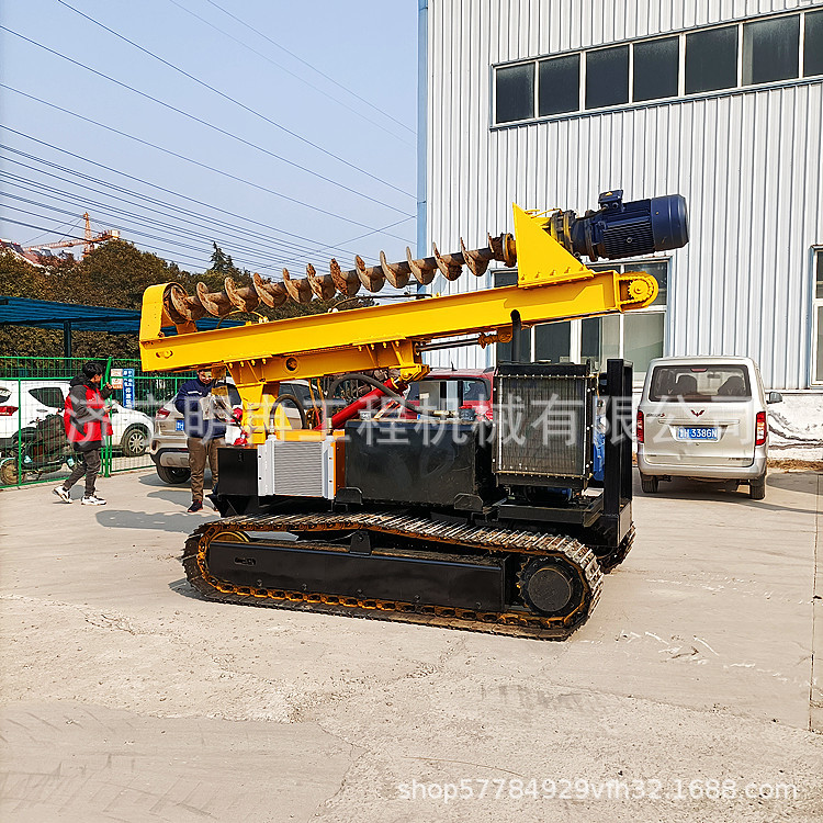 太阳能光伏引孔打桩机 6米长螺旋钻孔 360度旋转定位转孔示范视频