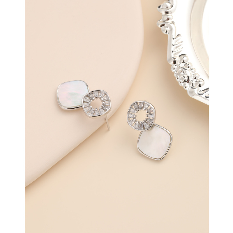 Pendientes de diamantes de temperamento de alta gama Pendientes femeninos Plata de ley 925 Pendientes de concha de circón con microincrustaciones de moda de nicho