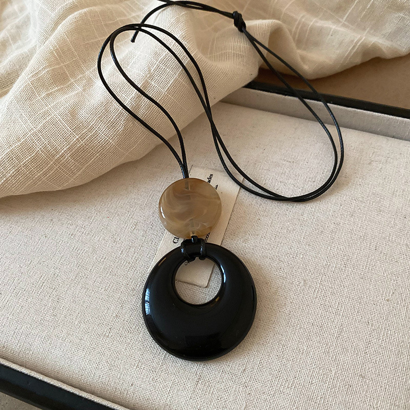 32# necklace-black-brown-leather rope-flat round