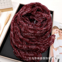 2025中国田园风压皱围巾中老年压皱棉感丝巾少数民族保暖防晒围脖