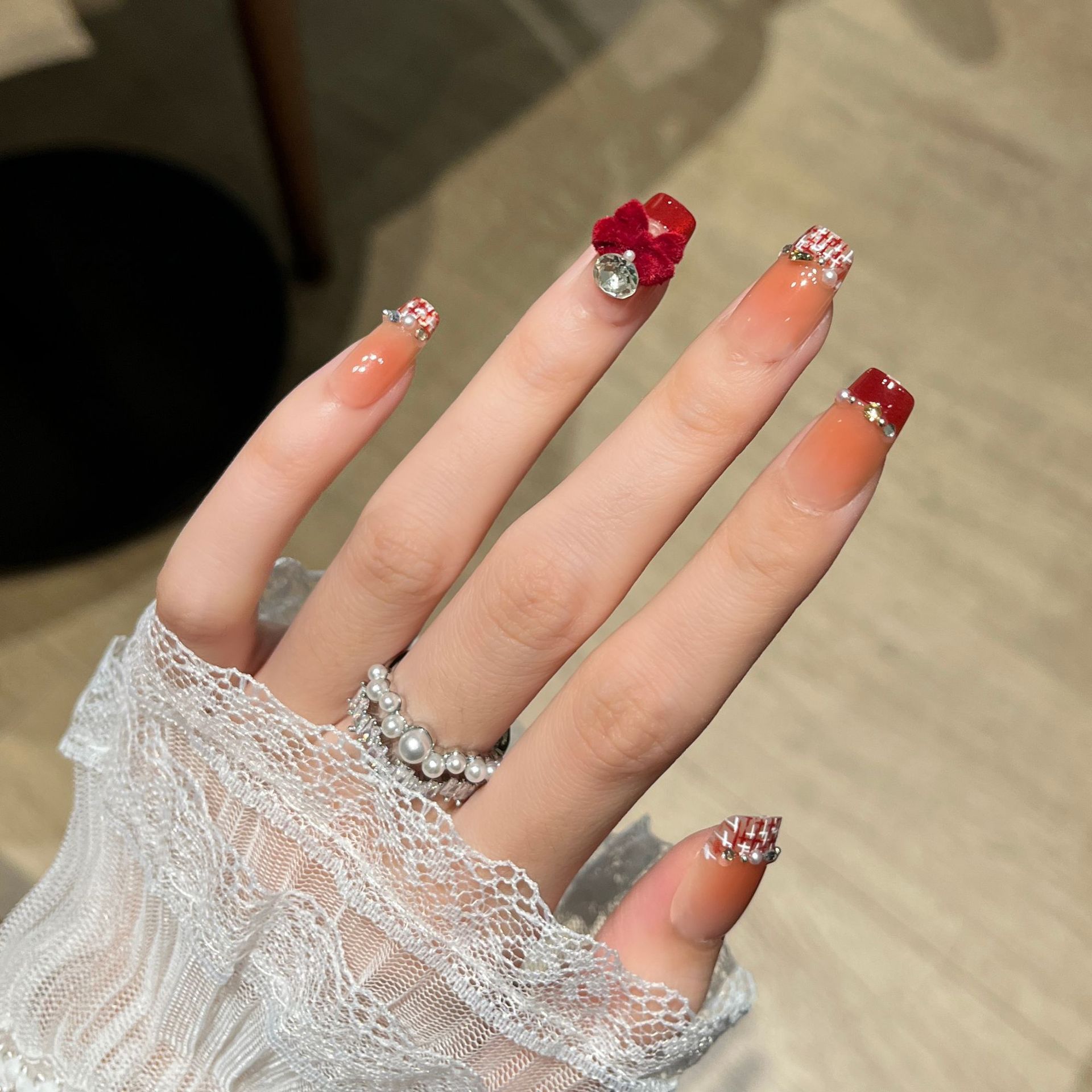 Año Nuevo rojo perfumado manicure vestir arco de lana de uñas blanquear parches de uñas falsas hechas a mano manicure francés