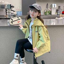 女童外套洋气春秋款2025韩版新款冲锋衣女孩连帽休闲中大儿童上衣