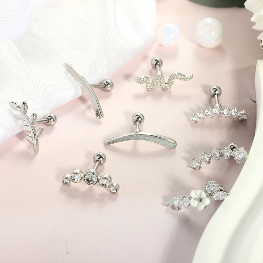 16G labret stud size and finish detail