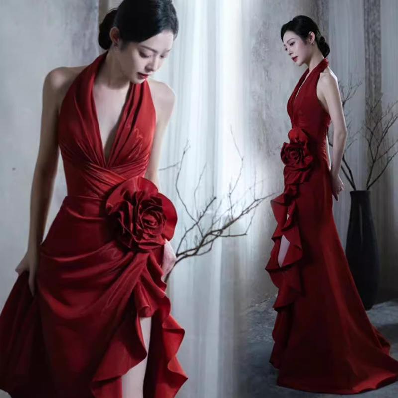 Celebrity Faner wine red Temperament Neck-hanging Bride Wedding Toast Dress Split Morning Robe Wedding Evening Dress New Chinese Style Celebrity Faner wine red Temperament Neck-hanging Bride Wedding Toast Dress Split Morning Robe Wedding Evening Dress New Chinese Style