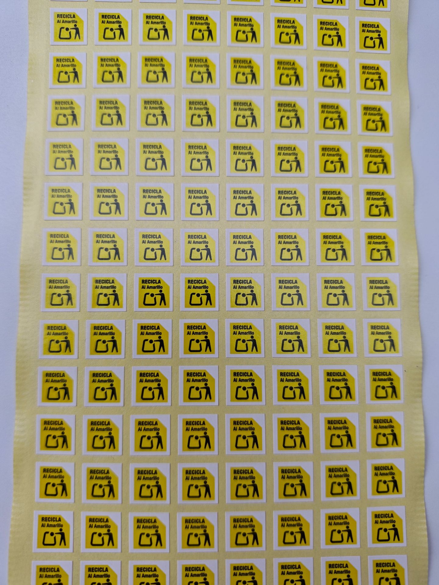 西班牙新款黄色