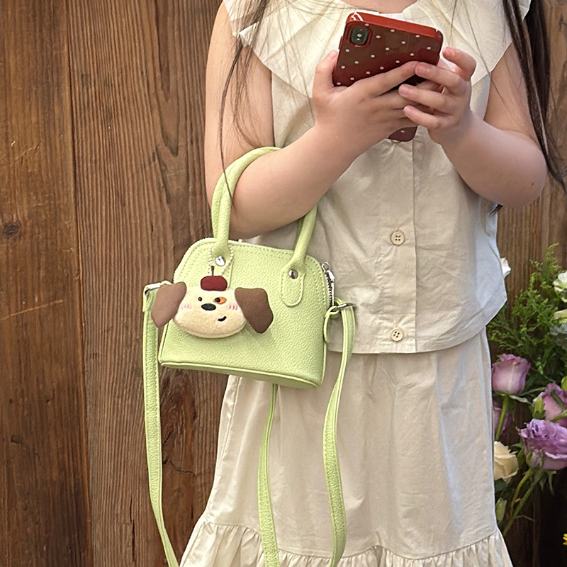 Versión coreana del bolso de hombro para niña de color sólido de dibujos animados lindo cachorro colgante bolso de bebé nuevo mini bolso para niños