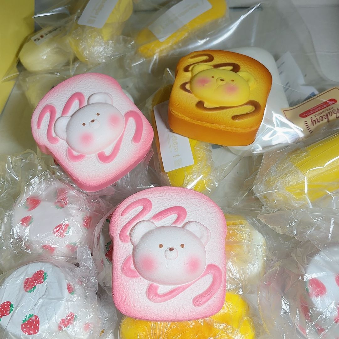 Rebanada de tostada de color aleatorio Squishy de elevación lenta