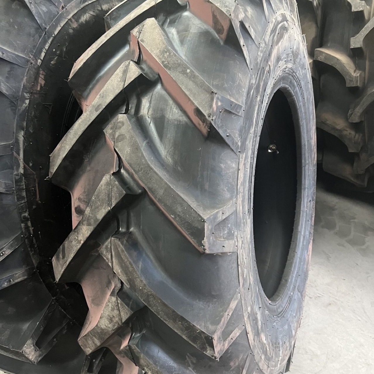 伸缩臂铲车轮胎15.5/80-24两头忙装载机真空轮胎400/80-24轮胎