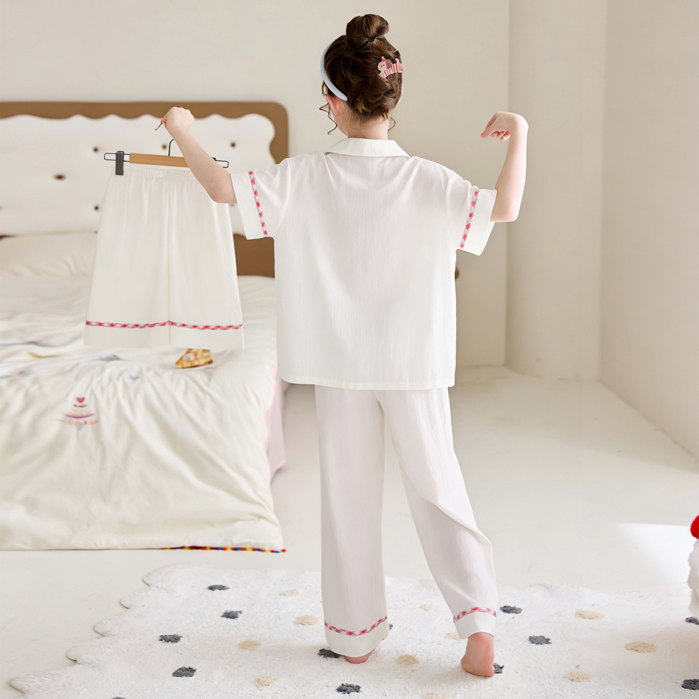 Pijamas infantiles niñas de verano ropa delgada para bebés ligera y transpirable 2026 nuevo conjunto de hielo de tres piezas