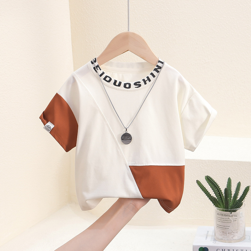 7905 Camiseta de manga corta para niños 2025 Nuevo estilo estilo occidental Camisa de media manga con costuras de verano para niños Ropa de verano para niños