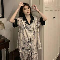 アイスシルクパジャマ女性の夏の新しいラペルカーディガン半袖ズボン中国風インクホーム服セットは屋外で着用できます