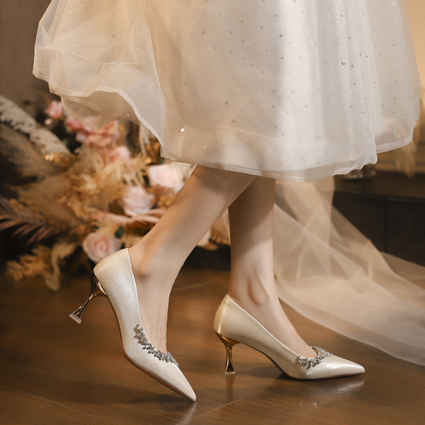 Romantic and delicate high heels stiletto heels