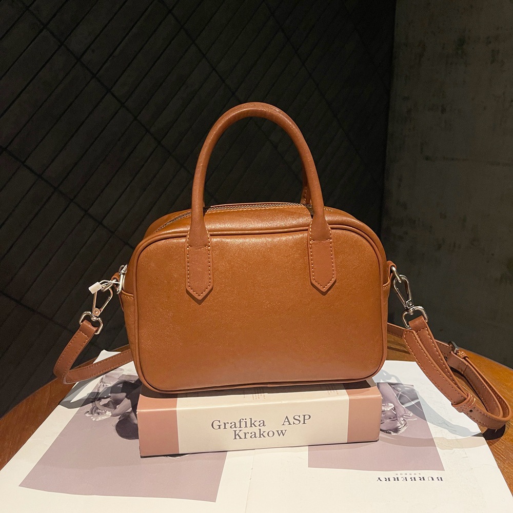 Bolsos de moda con piel de vaca bronceada en la capa de la cabeza, bolsos de boston, bolsos retro europeos y estadounidenses, bolsos de cuero transfronterizos, bolsos de hombro