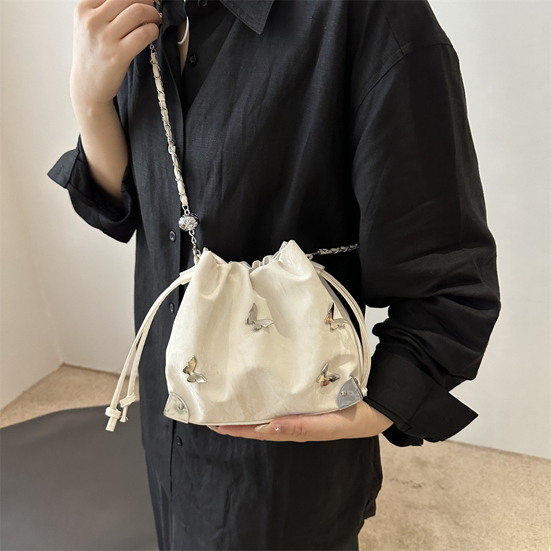 Bolso de cubo de mariposa súper fuego popular de este año primavera y verano nuevo bolso de cadena de todo fósforo de verano de moda bolso de hombro bandolera