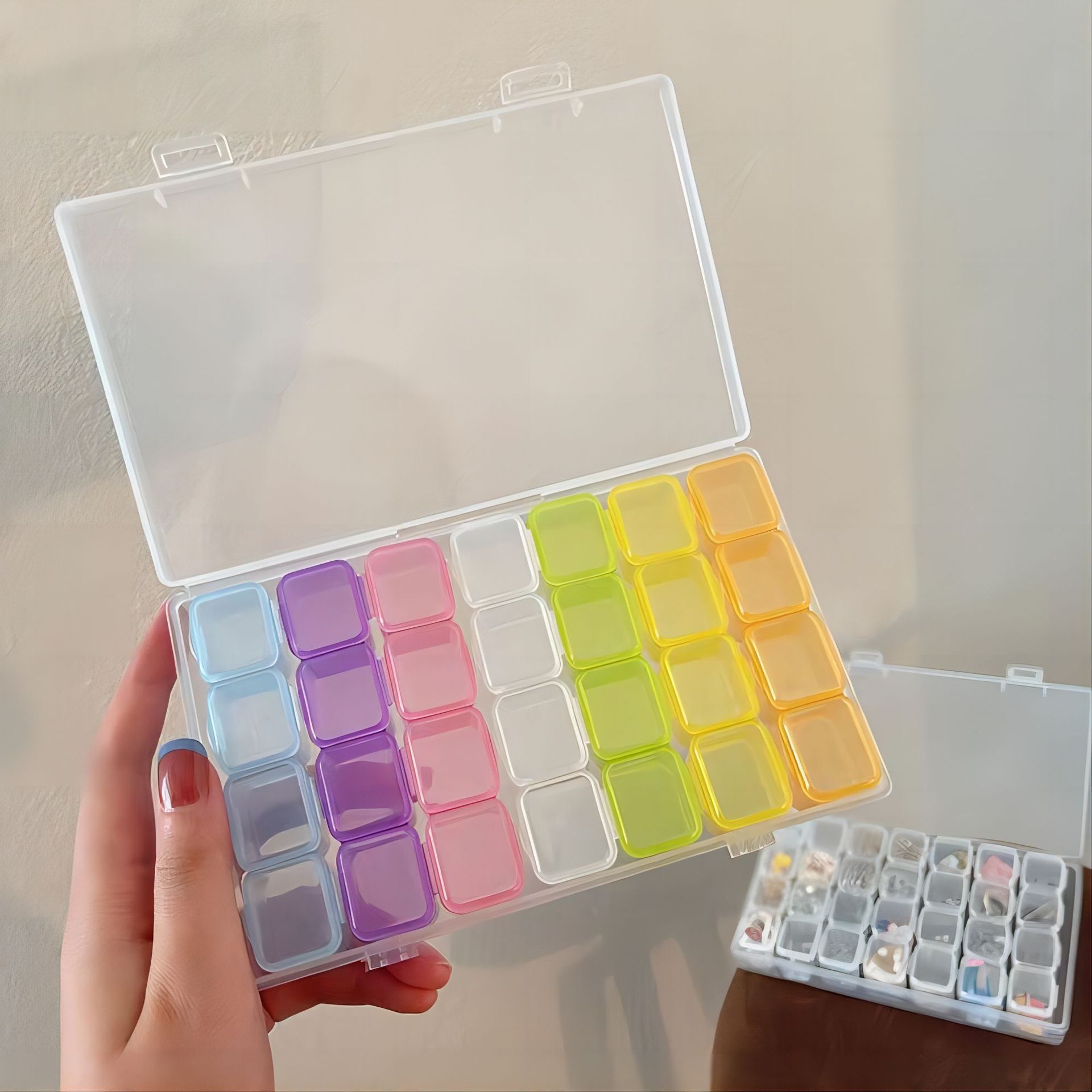 Herramientas de uñas 28-rejilla caja de almacenamiento caja de joyería montado y desmontable caja de plástico caja de embalaje de joyería de uñas resistente a la caída