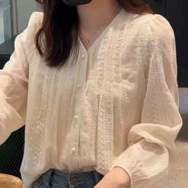 蕾丝刺绣衬衫女长袖春季2026新宽松设计感V领法式上衣泡泡袖小衫