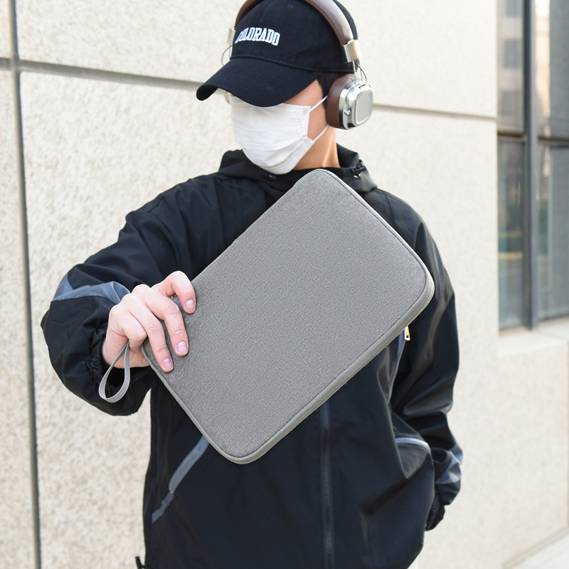2025 nuevo bolso de almacenamiento de tableta de viaje simple de ocio bolso de computadora portátil a prueba de caídas de moda image 1