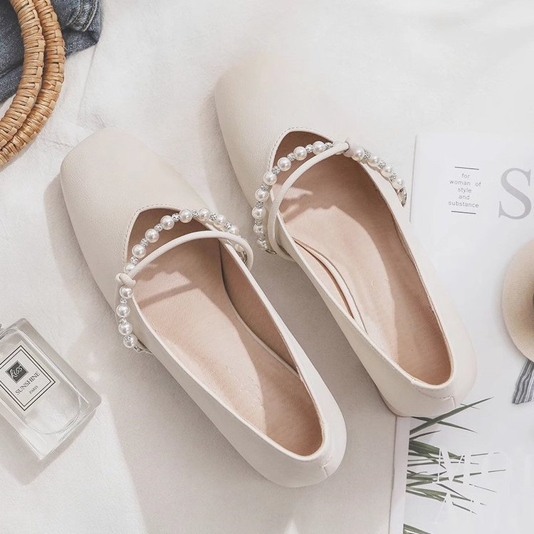 Zapatos de tacones altos de alta calidad para mujeres 2025, nuevos zapatos de estilo extranjero, zapatos de cuero rojos, zapatos de talón grueso con falda