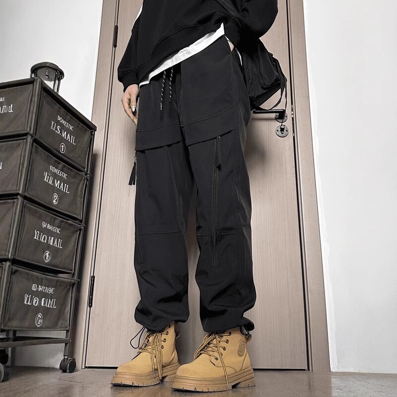 Yellow Martin Boots Paired with American-Style Functional Zipper Work Pants for Men, Suitable for Autumn Outdoor Hiking and Trekking Yellow Martin Boots Paired with American-Style Functional Zipper Work Pants for Men, Suitable for Autumn Outdoor Hiking and Trekking