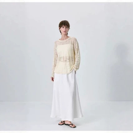 Tulip Top Made of Washi Yarn, Breathable Mulberry Silk and Washi Knit, Sun-Protective Cover-Up for Women, Loose Fit, Round Neck, Long Sleeves Tulip Top Made of Washi Yarn, Breathable Mulberry Silk and Washi Knit, Sun-Protective Cover-Up for Women, Loose Fit, Round Neck, Long Sleeves