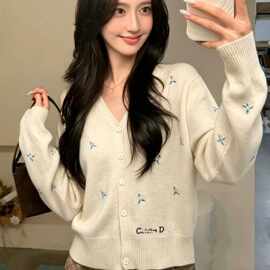 南油高定D家秋冬新款2026软糯慵懒洋气风简约显瘦开衫针织上衣女