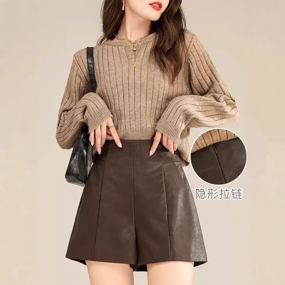 High Waist Leather Shorts Women's 2023 New Autumn and Winter A- line Slimming PU Leather Wide Leg Pants Black Korean Style Outer Boot Pants