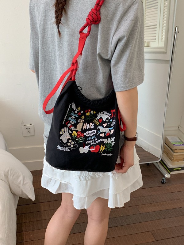 Bolsa de compras portátil bordada japonesa con cremallera para mujeres 2026 nuevo nicho de moda de cuerda versátil mochila