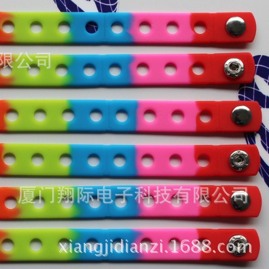 跨境带扣手腕带硅胶洞洞纽扣手环男女装饰手腕带花式橡胶硅胶手环