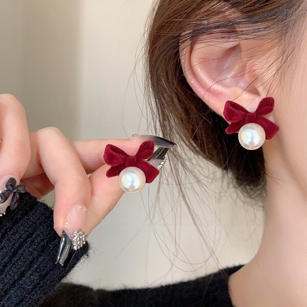 Long white earrings with bow pearl with letters