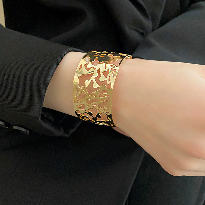 Elegant Exaggerated Geometric Alloy Bangles Wholesale display picture 14