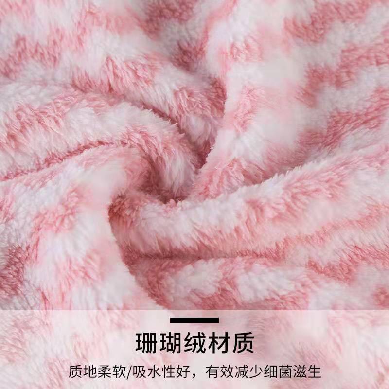 12988437843_1877097914