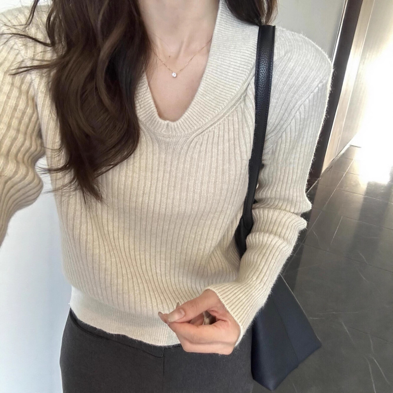 韩系穿搭v领针织打底衫女秋冬内搭可外穿高级感软糯加厚修身上衣