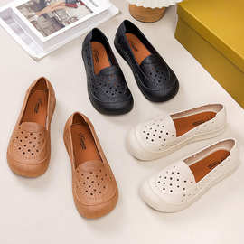 新款软皮凉鞋复古镂空中老年皮鞋防滑舒适透气洞洞软底平底妈妈鞋
