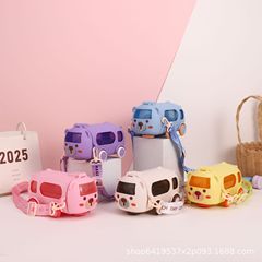 新しい赤ちゃんバスストローカップ子供学生漫画プラスチックベルトストラップポータブルカップかわいいファッションケトル