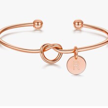 2024欧美跨境外贸新款简约喜结连理26字母手镯百搭设计感女士礼物