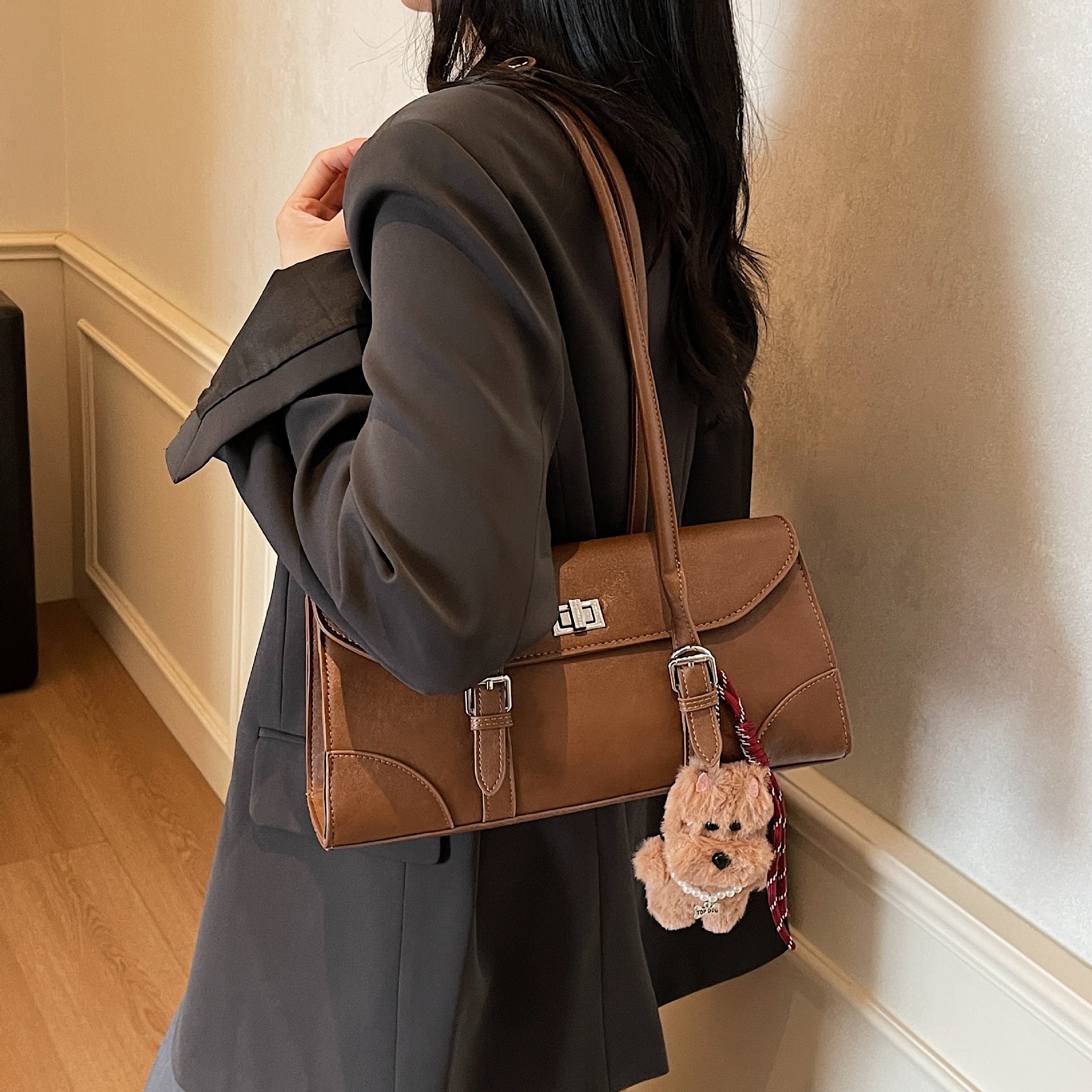 Bolsa retro de alto nivel para mujeres 2025 nuevo estilo coreano bolso de hombro de mano de moda casual bolso de palos de brazo