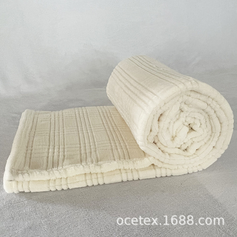 新款白色方格纹法兰绒毛毯超柔学生宿舍用盖毯家用床尾装饰毯批发