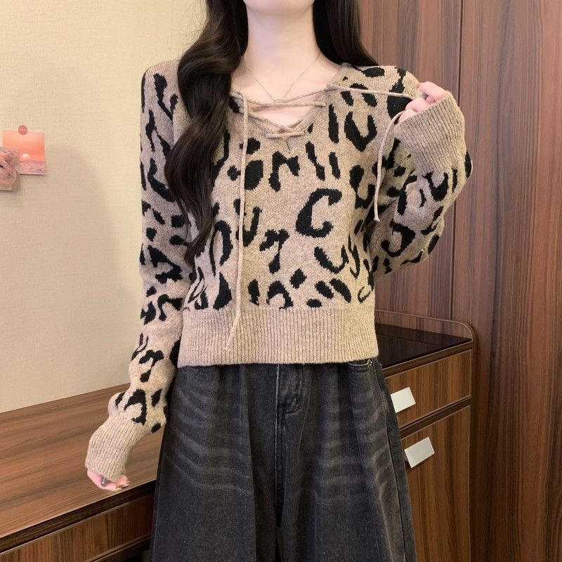 Kadınlar için 2024 sonbahar kış sezonunda Kore leopar desenli V yakalı bağcıklı, uzun kollu yeni yumuşak yapışkan örgü kazak_voghion.com
