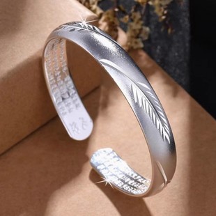 ��Ʒ�~��y��ë���CŮ���s�_�ڿ��{���Ľ����C���͋���Ů�ѶY��