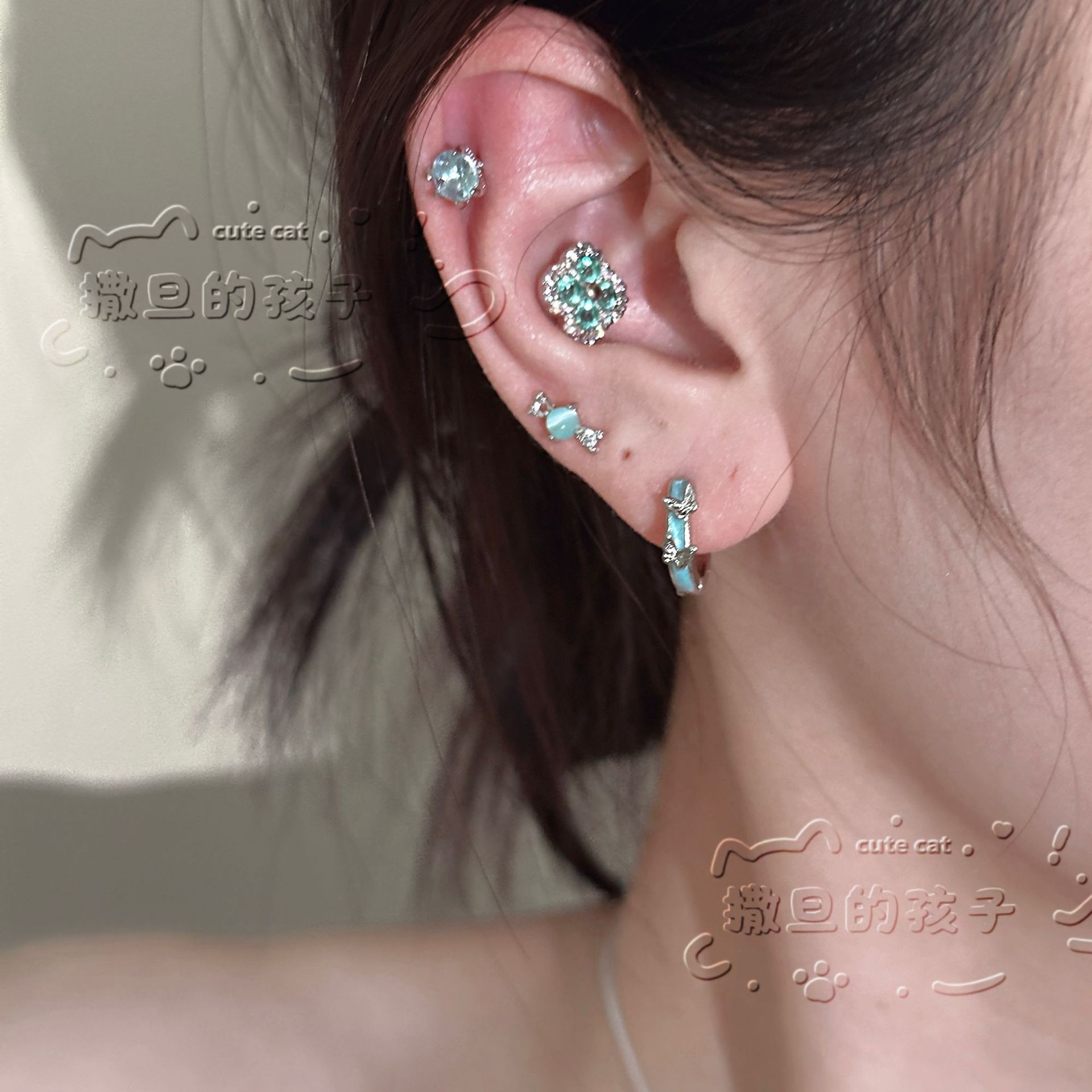 16G labret stud size and finish detail