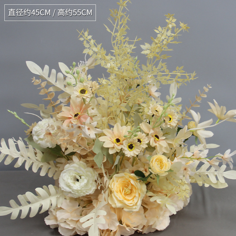 新商品の結婚祝いの大きいタイプの花を並べて絹の花の完成品の装飾をシミュレーションします。|undefined